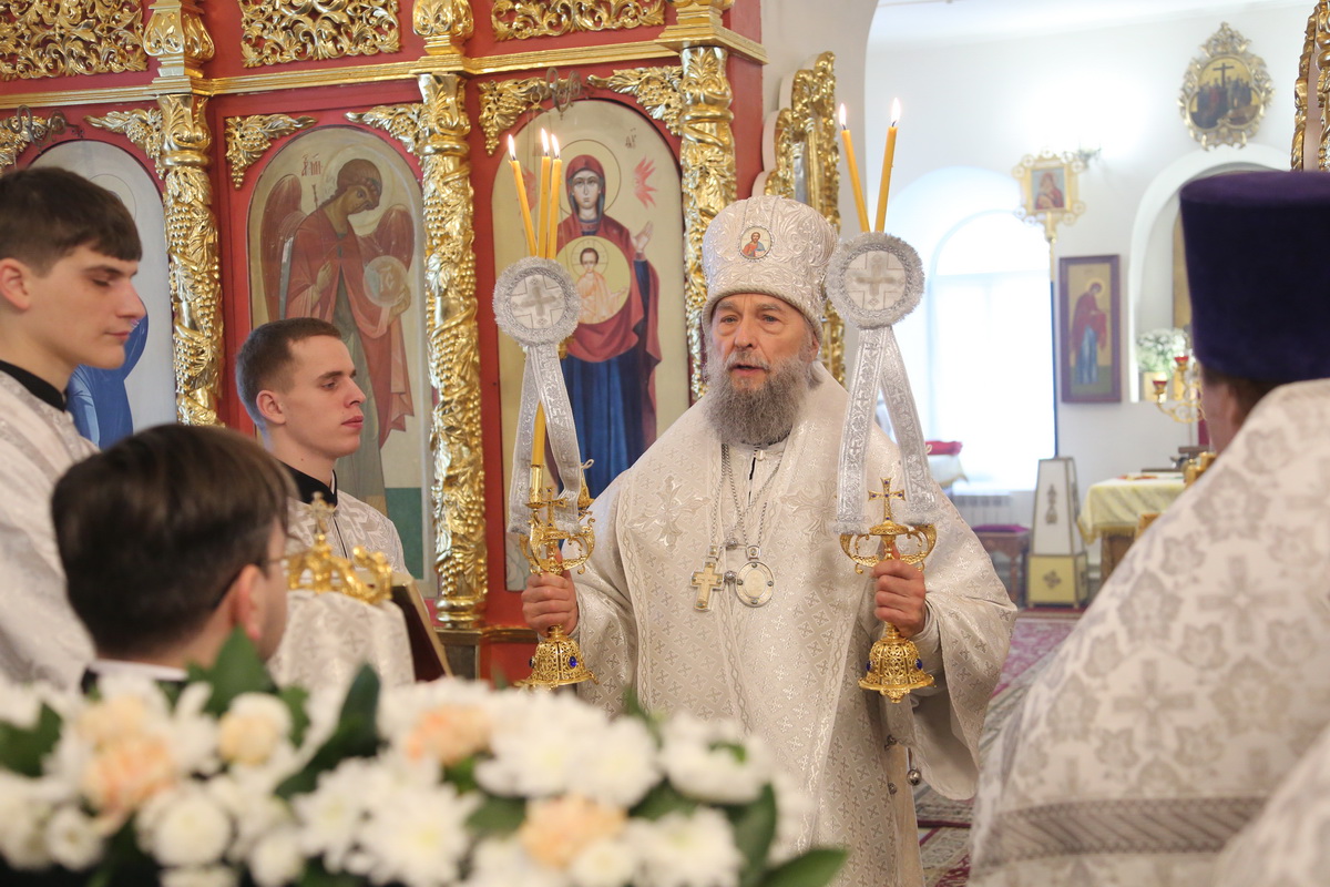 Служение трех архиереев в Свято-Предтеченском храме при Саранской Духовной Семинарии